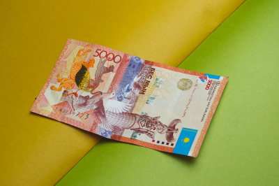 На KASE доллар продается выше отметки 500 тенге