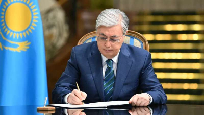 Президент поздравил Айдоса Султангали с триумфом на ЧМ по греко-римской борьбе