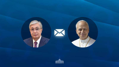 Президент поздравил Папу Римского с юбилеем