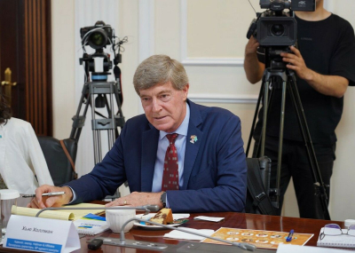 Всем выгодно!