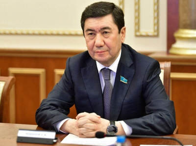 Ерлан Кошанов поздравил казахстанцев с Днем Конституции