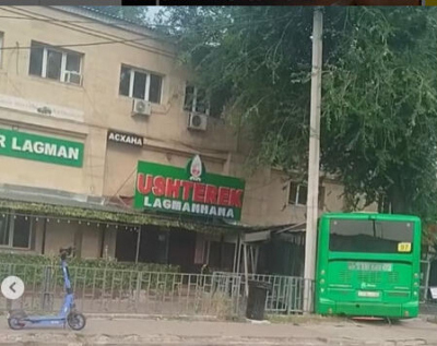 Автобус въехал в здание закусочной в Алматы